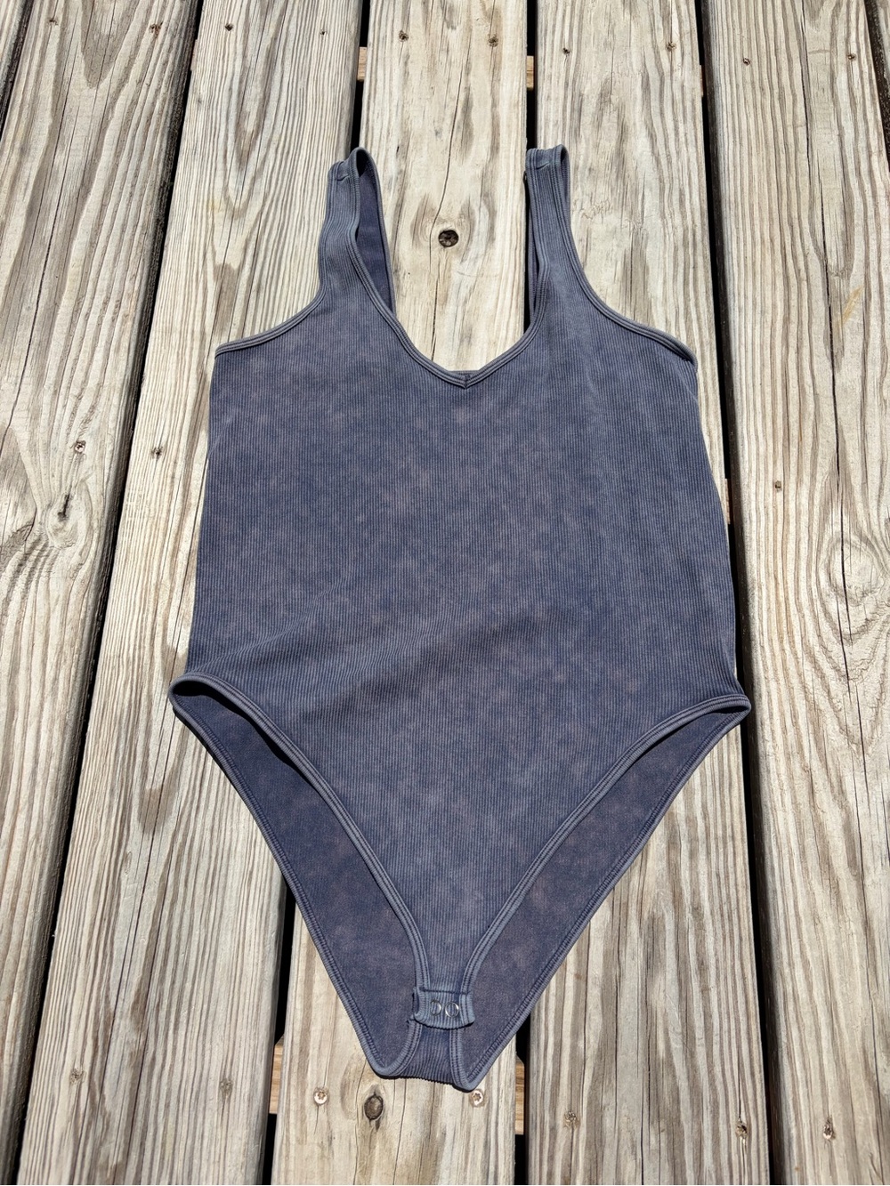 FCT Women’s Bodysuit Size Large Blue Ribbed V Neck Stretch Snap Bottom Sleeveles